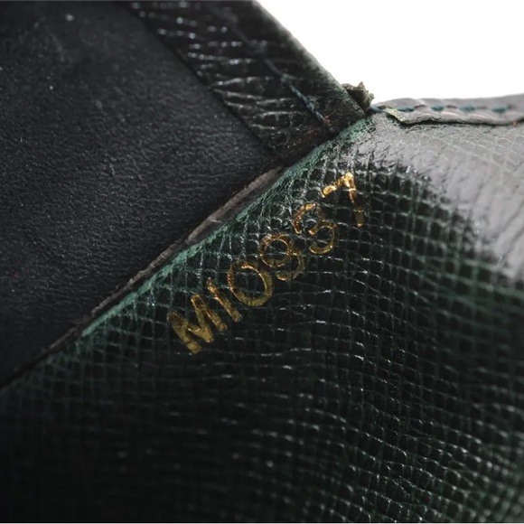 AUTHENTIC LOUIS VUITTON Taiga Porte 14 Cartes M30404 Dark Green 2333I - Picture 14 of 14